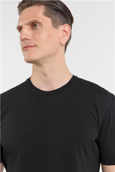 Siyah Kısa Kol Bisiklet Yaka Cepsiz  Slim Fit  Tişört 1011250179