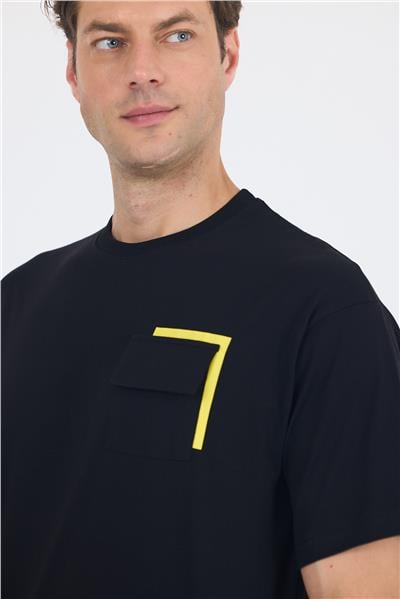 Siyah Kısa Kol Bisiklet Yaka Kapaklı Cep Pamuk Casual Oversize Tişört 1011250131