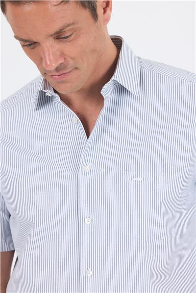 Mavi Çizgili Sert Yaka Kısa Kol Cepli  Comfort Fit Gömlek 1004250259