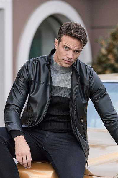 Siyah Uzun Kol Kendinden Desenli Örme Yarım Balıkçı Yaka Classic Slim Fit Triko 1012245154