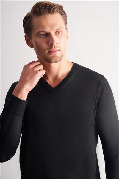 Siyah V Yaka Uzun Kol Cepsiz Comfort Fit Classic Yünlü Triko Kazak 1012255002