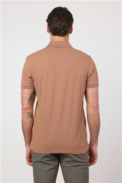 Sütlü Kahverengi Polo Yaka Kısa Kol Cepsiz Slim Fit Pamuklu Tişört 1011260154