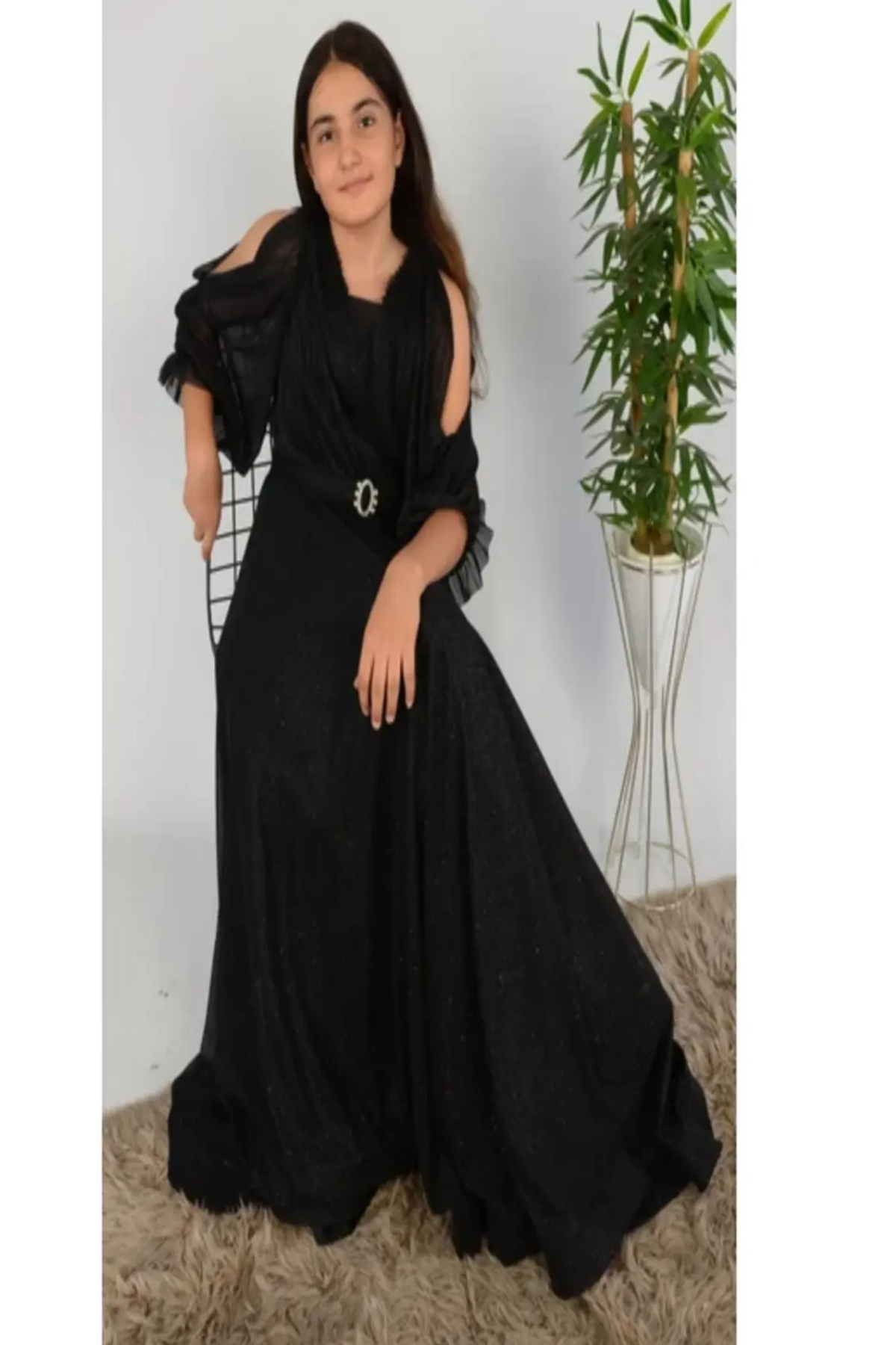 SİMLİ KOLLU GENÇ ABİYE