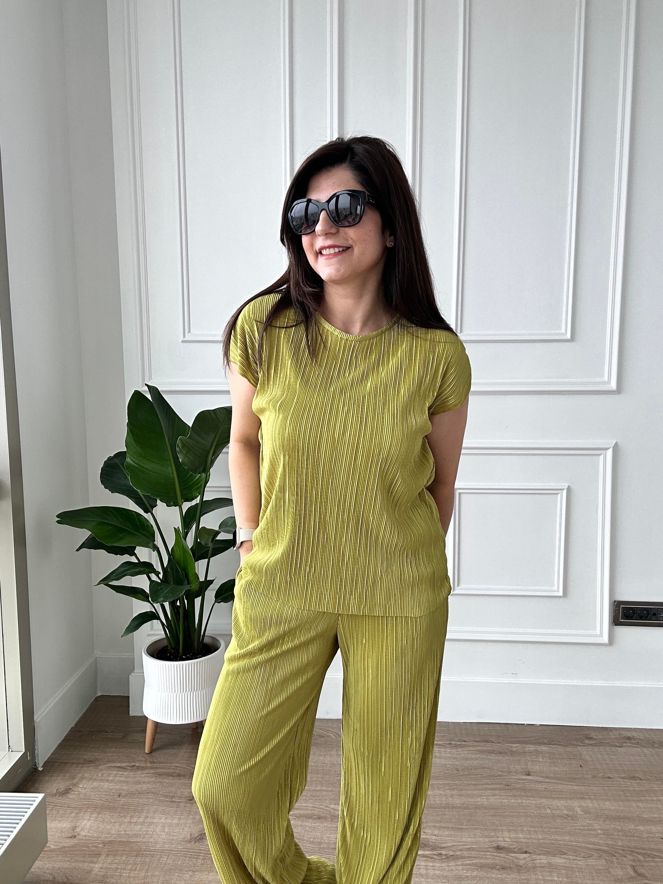 Piliseli Kumaş Fıstık Yeşili Bluz Pantolon Takım