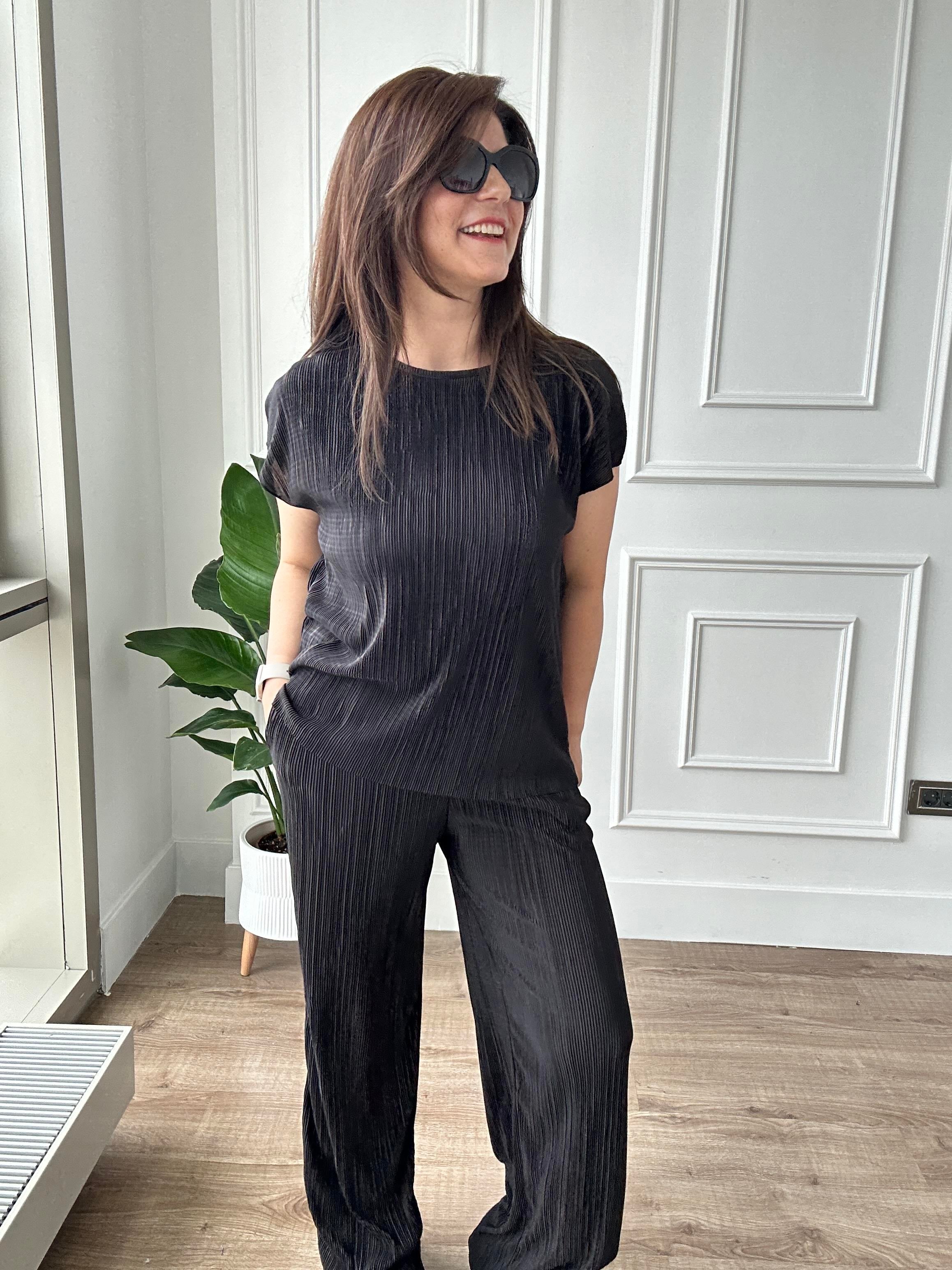 Piliseli Kumaş Siyah Bluz Pantolon Takım