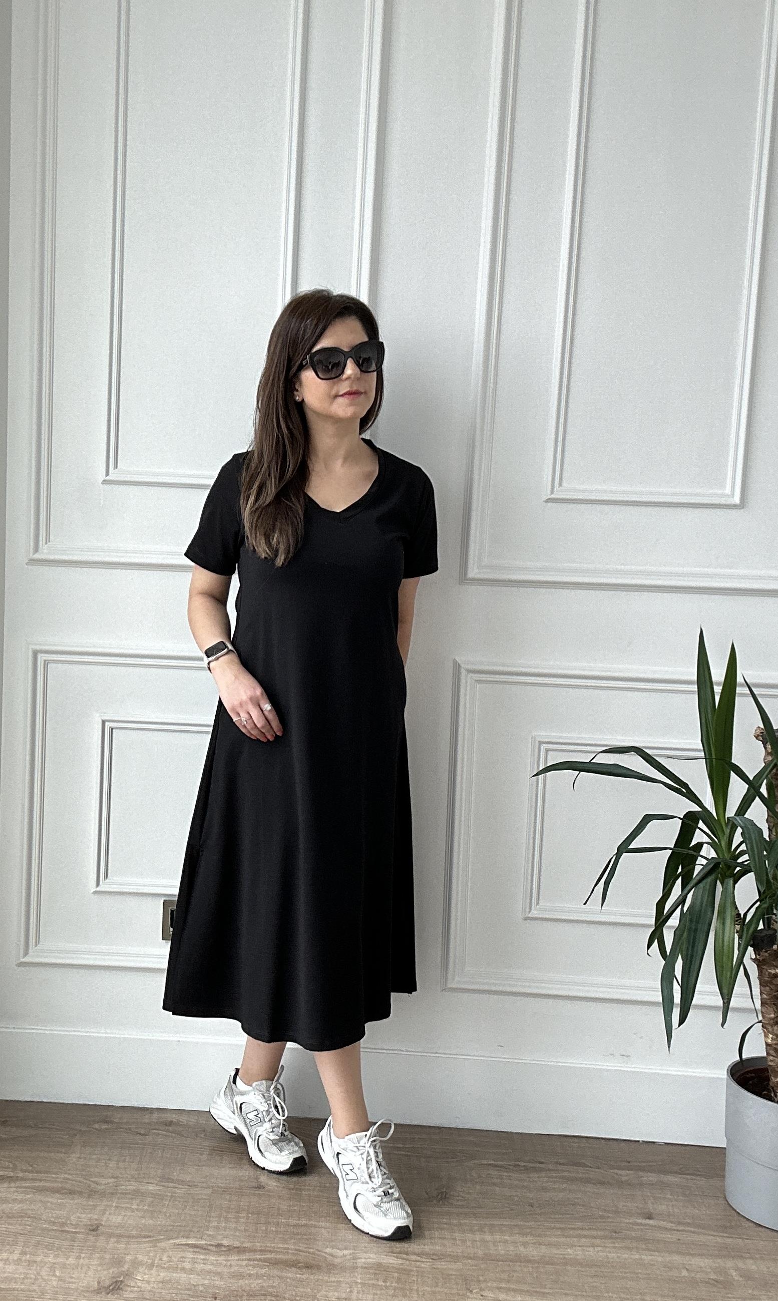 Siyah Kısa Kol Volume Elbise