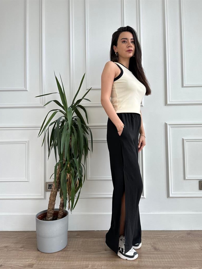 Siyah Yırtmaçlı Geniş Paça Pantolon