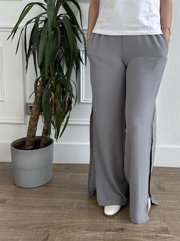 Gri Yırtmaçlı Geniş Paça Pantolon