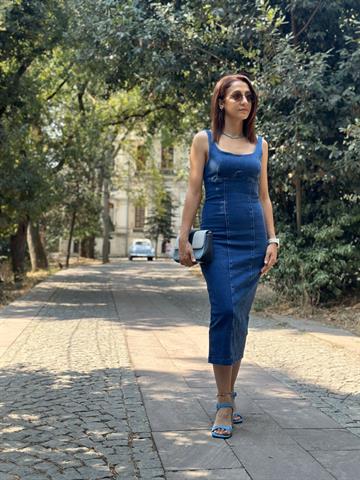 Kalın Askılı Midi Boy Lycralı Arkadan Yırtmaçlı Mavi Denim Elbise