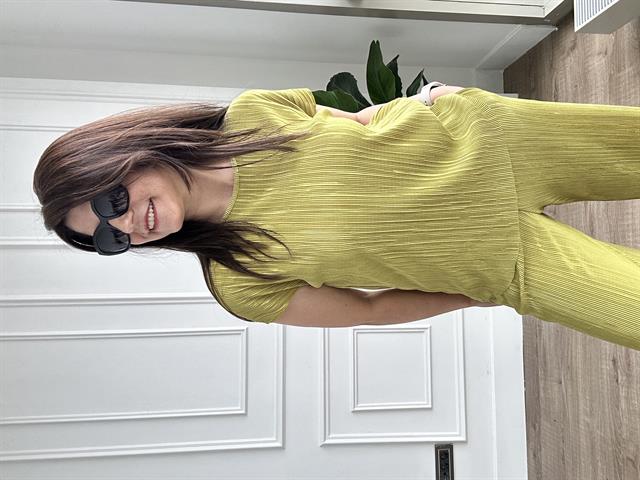 Piliseli Kumaş Fıstık Yeşili Bluz Pantolon Takım