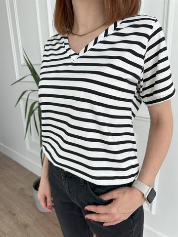 Siyah Çizgili V Yaka Tişört