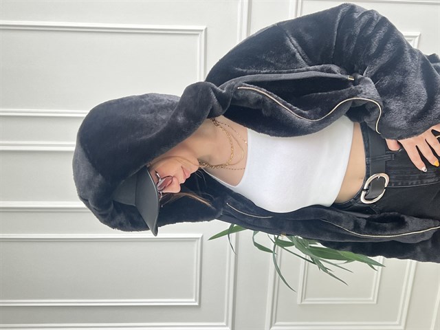 Siyah Kapüşonlu Suni Kürk Mont