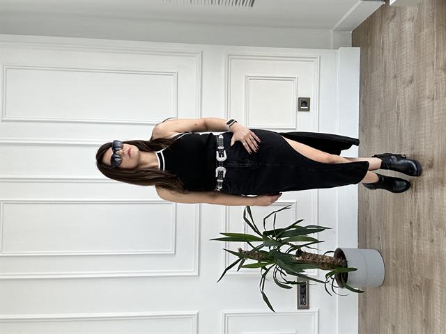 Siyah Yırtmaçlı Midi Boy Denim Etek