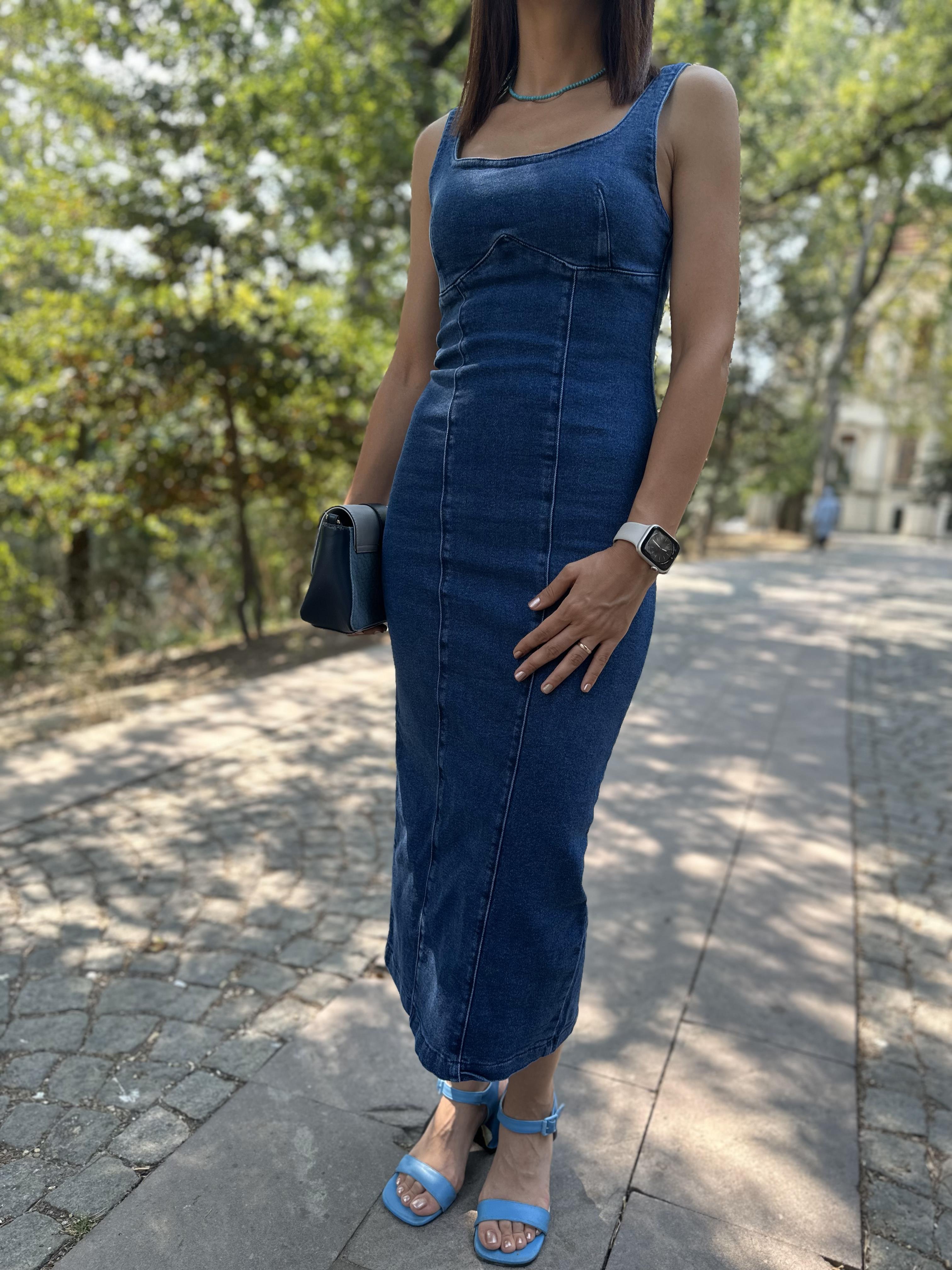 Kalın Askılı Midi Boy Lycralı Arkadan Yırtmaçlı Mavi Denim ElbiseElbise