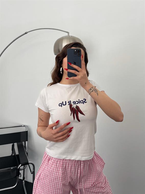 Built Kırmızı Biber Baskılı Basic Beyaz Crop Tişört