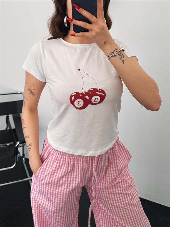 Built Numaralı Kiraz Baskılı Basic Beyaz Crop Tişört