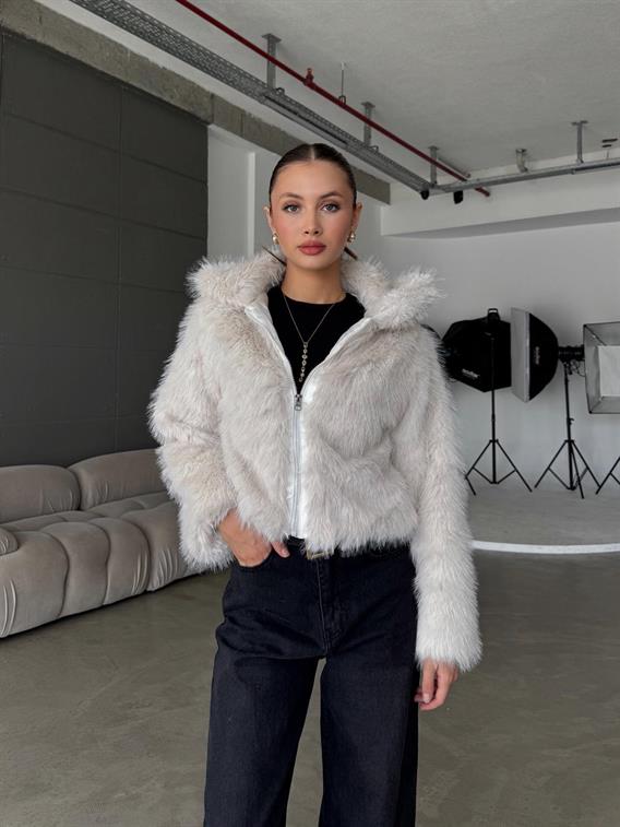 Elyora Dik Yaka Fermuar Detay Beyaz Kürk Ceket