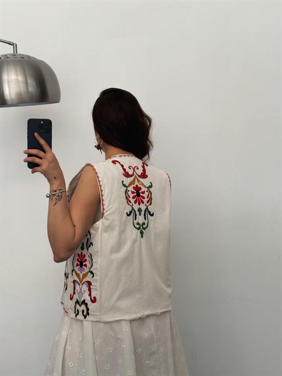 Harper Çiçek İşlemeli Beyaz Premium Uzun Yelek