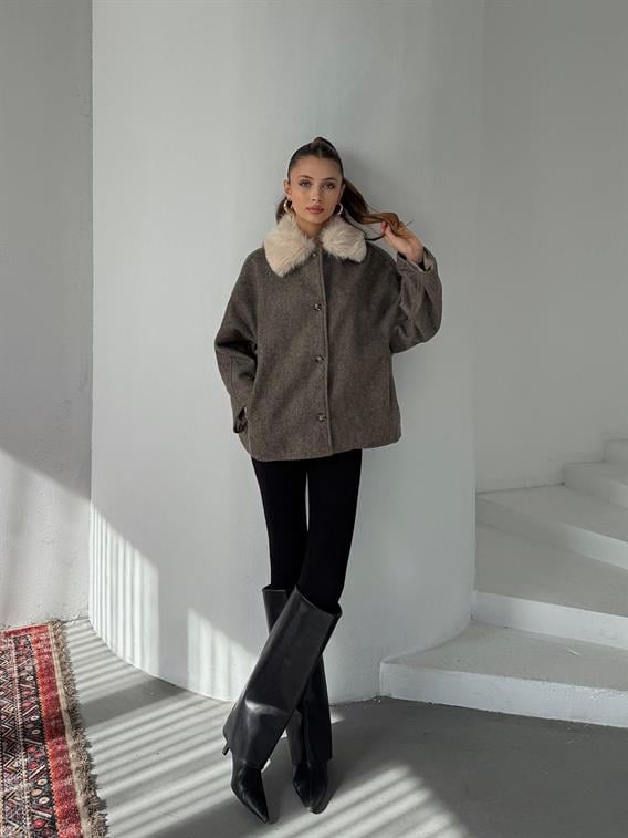 Luvet Yakası Kürk Detay Kısa Vizon Kaşe Ceket