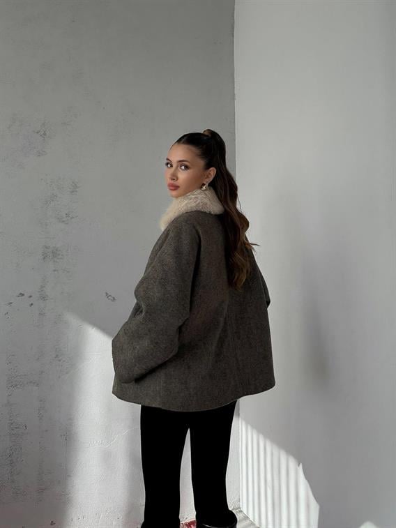 Luvet Yakası Kürk Detay Kısa Vizon Kaşe Ceket