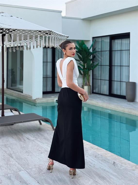 Midnight Omuz Vatkalı Büzgülü  Garnili Uzun Siyah-Beyaz Elbise