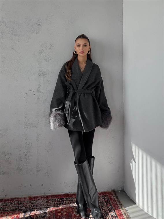 Tarenne Kolları Kürk Detay Bağlamalı Antrasit Kaşe Kimono