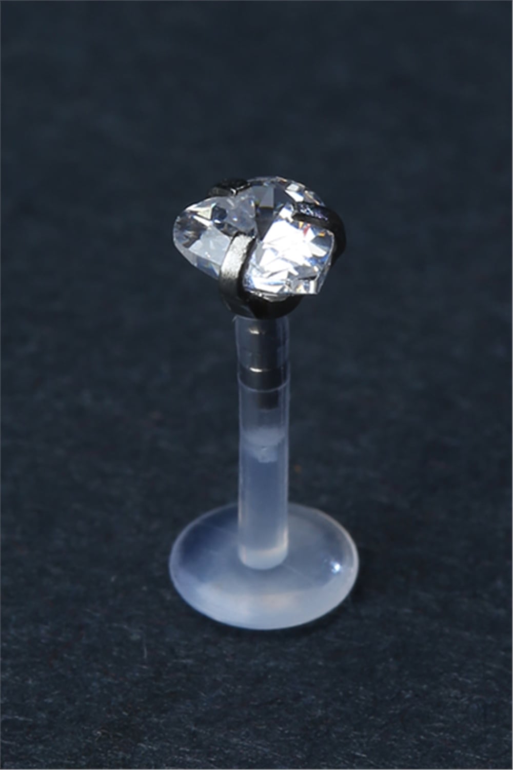 Kalpli Taş Labret Tedavi Piercing 