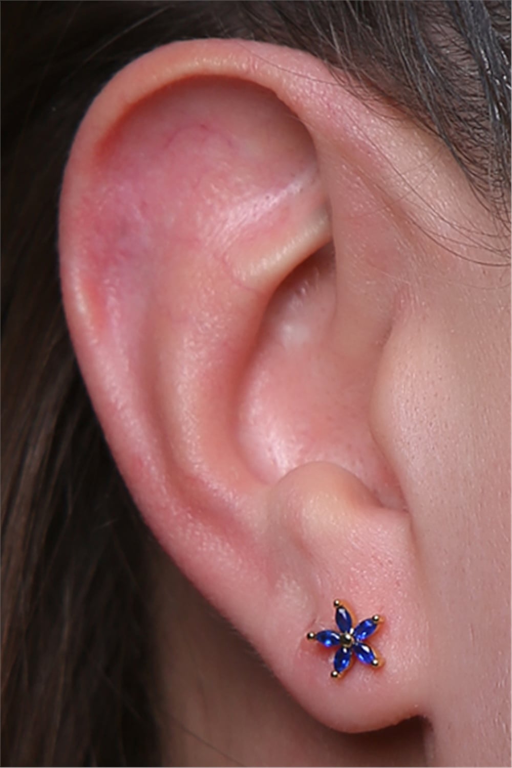 Sabit Markiz Çiçek Lacivert Taş Gold Piercing