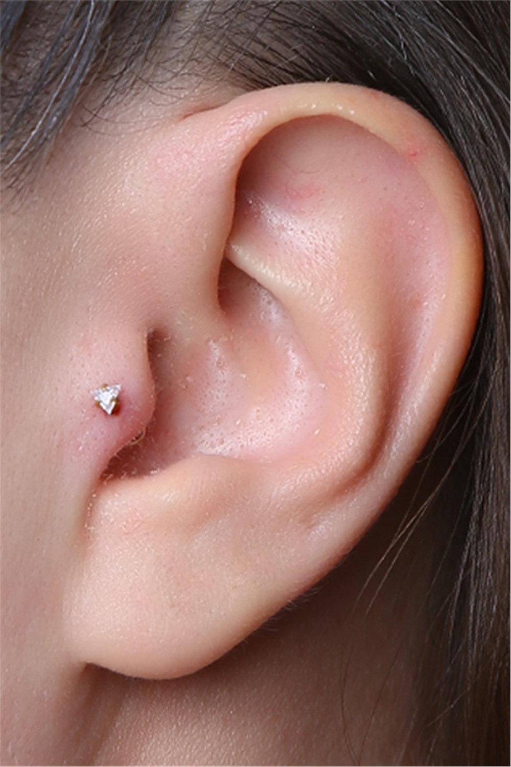 Üçgen Taş Labret Küçük Boy Gold Piercing