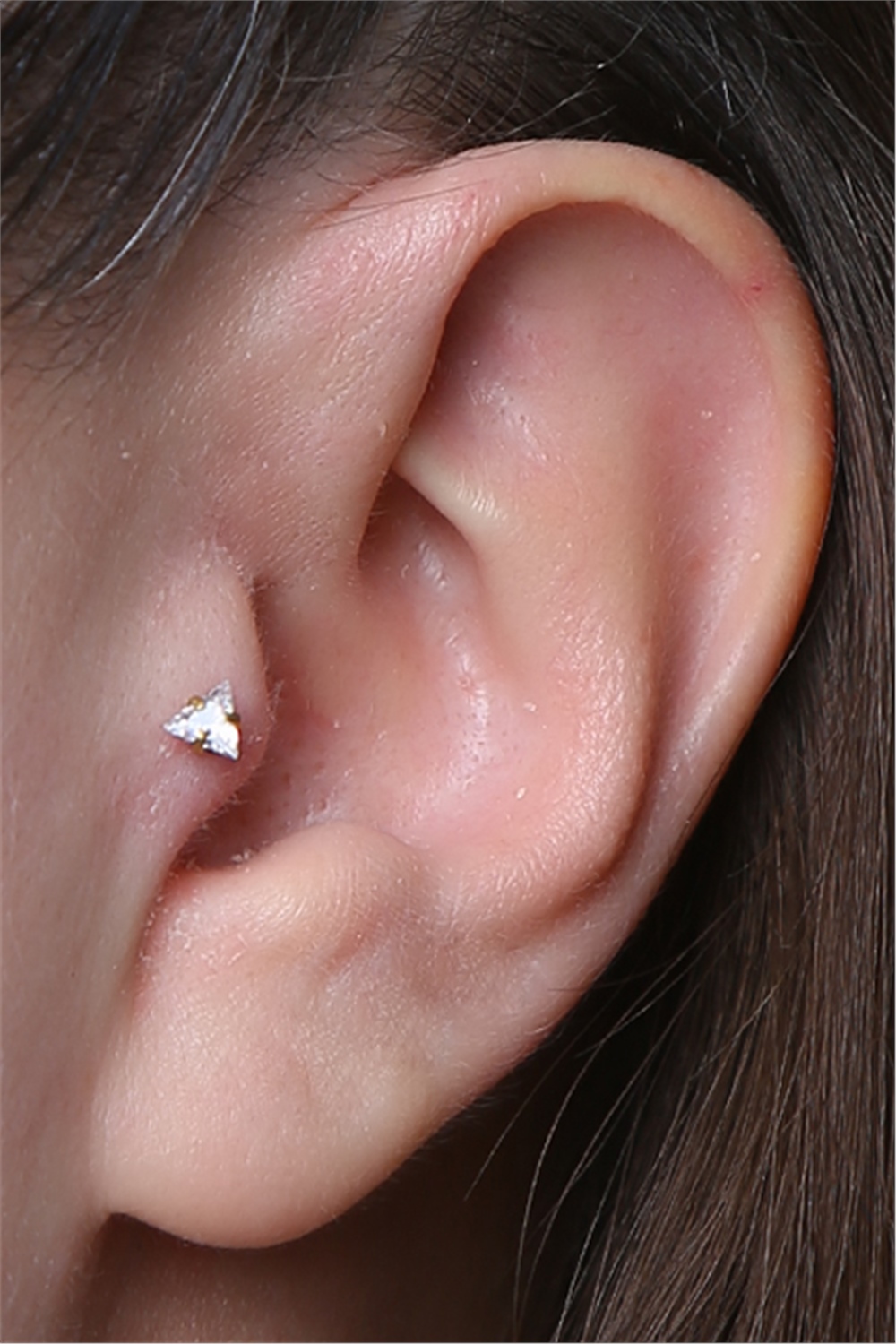Üçgen Taş Labret Orta Boy Gold Piercing