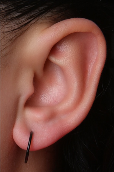 Düz Gizli Kilit Büyük Boy Halka Siyah Piercing