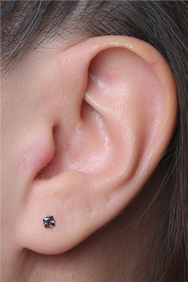 Kare Taş Koyu Hologram Küçük Boy Gold Piercing