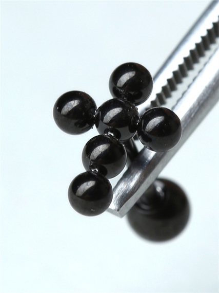 Nokta Haç Siyah Piercing