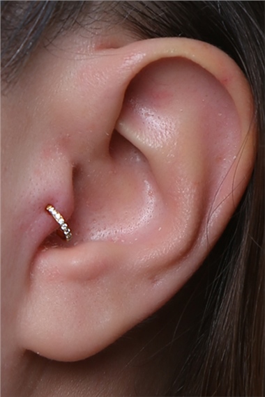 Önü Taşlı Gizli Kilit Halka Mini Boy Gold Piercing