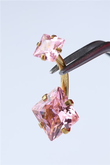 Pembe Kare Taş Göbek Gold Piercing