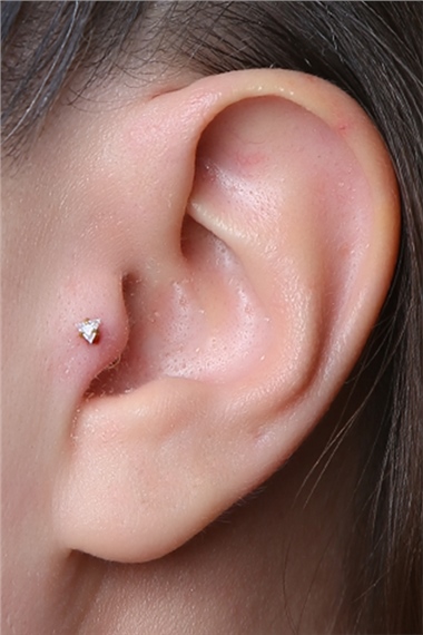 Üçgen Taş Labret Küçük Boy Gold Piercing