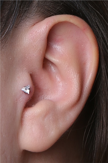 Üçgen Taş Labret Orta Boy Silver Piercing