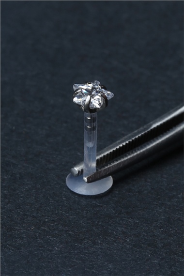 Yıldız Taş Labret Tedavi Piercing 