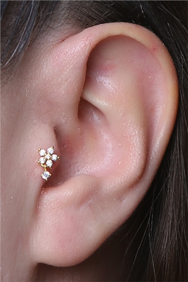 Yuvarlak Çiçek Sallantı Taş Gold Piercing