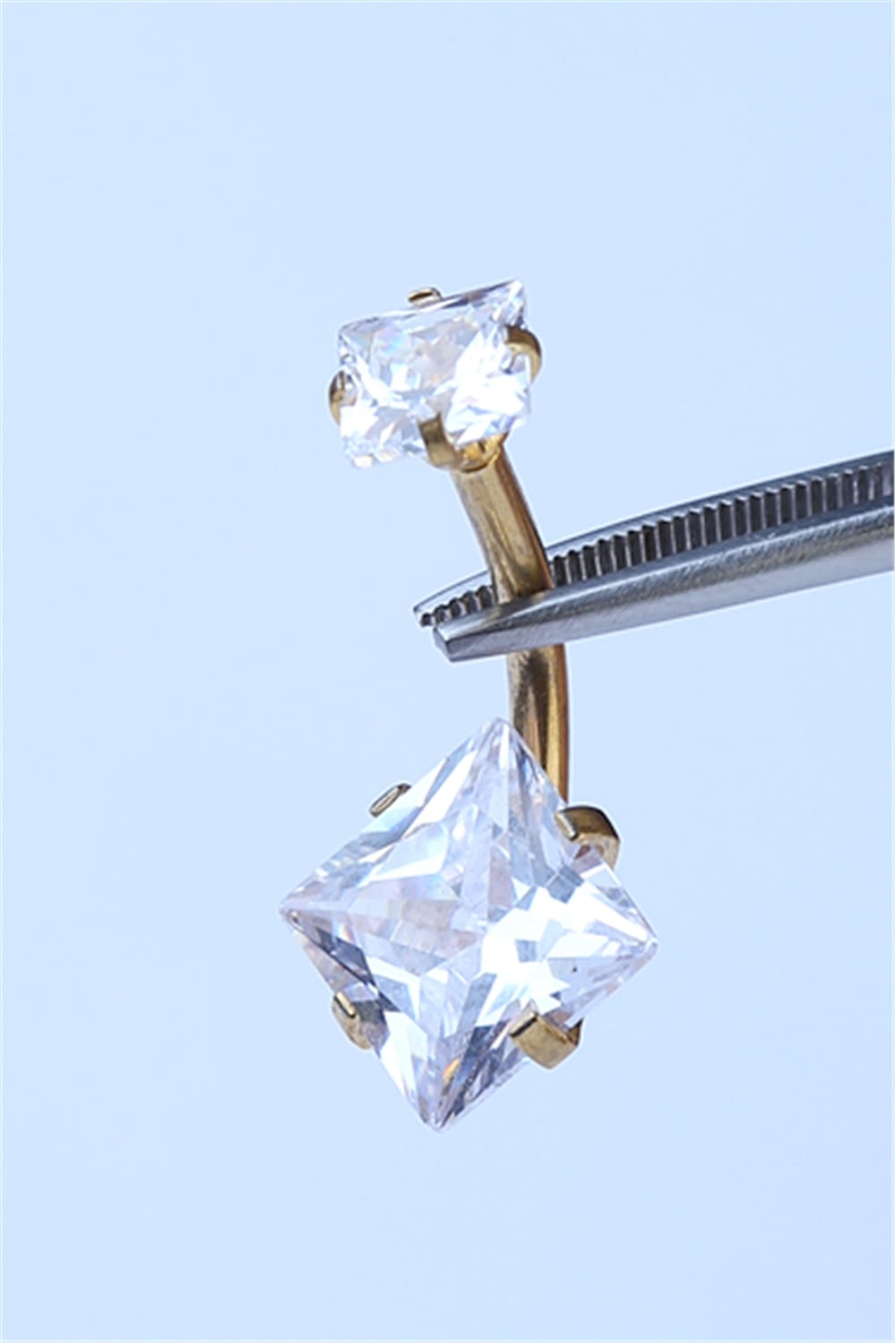 Beyaz Kare Taş Göbek Gold Piercing