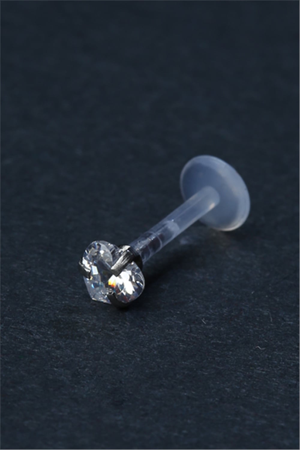 Kalpli Taş Labret Tedavi Piercing 