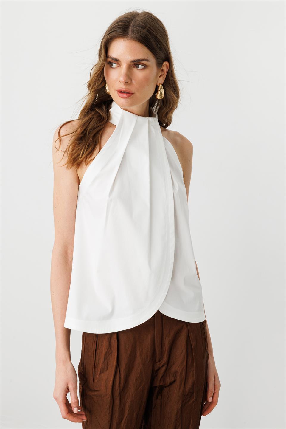 Beyaz Pili Detaylı Halter Yaka Bluz