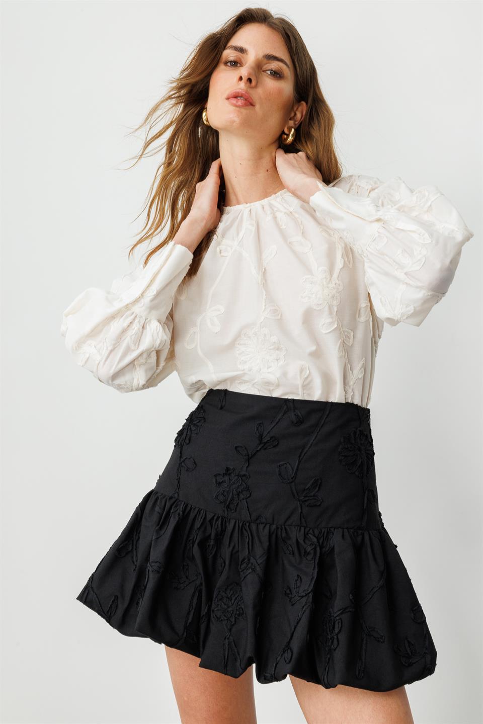 Ekru Nakış Detaylı Balon Kollu Bluz