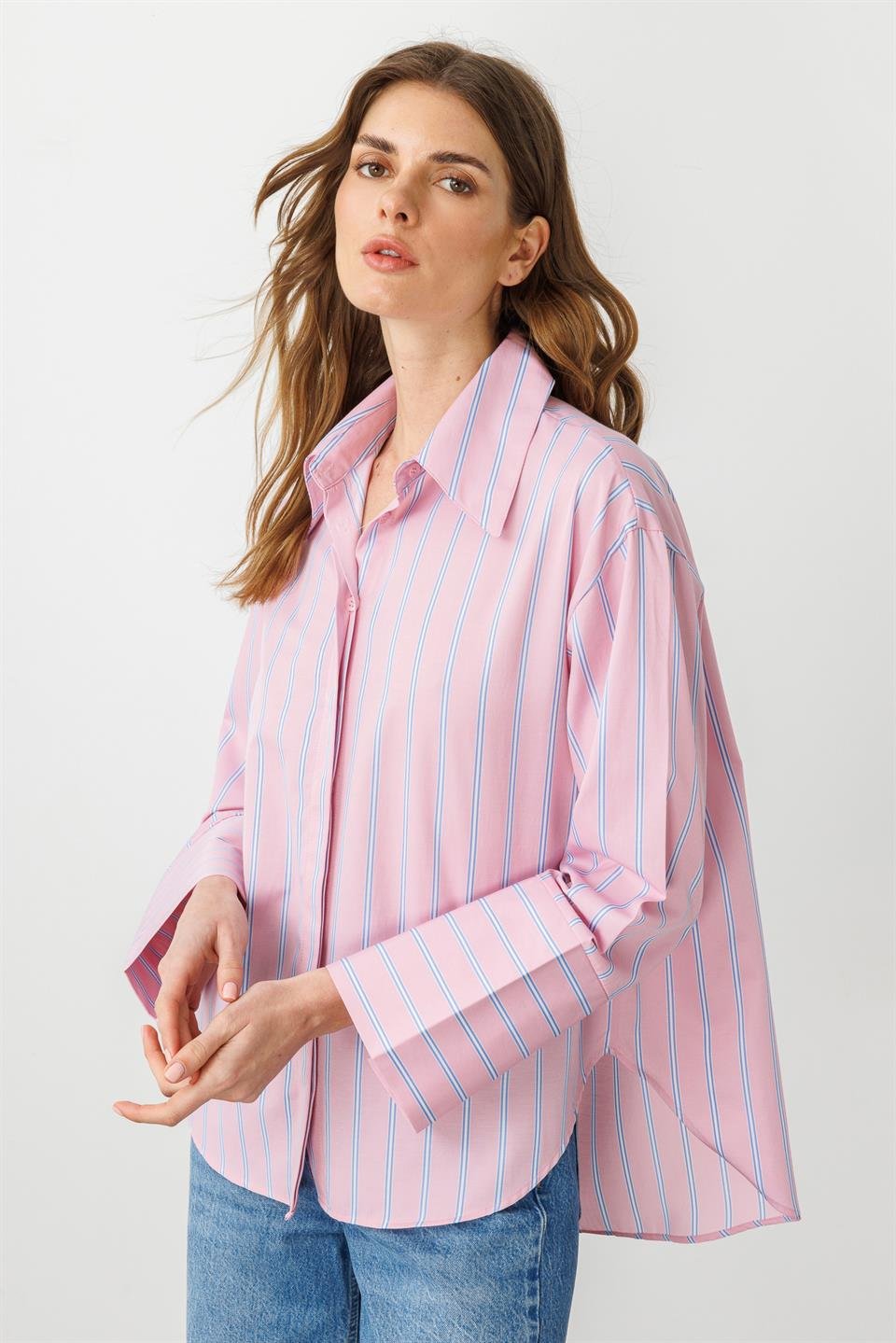 Pembe-Çizgili Pamuklu Geniş Yaka Ve Manşet Detaylı Gömlek