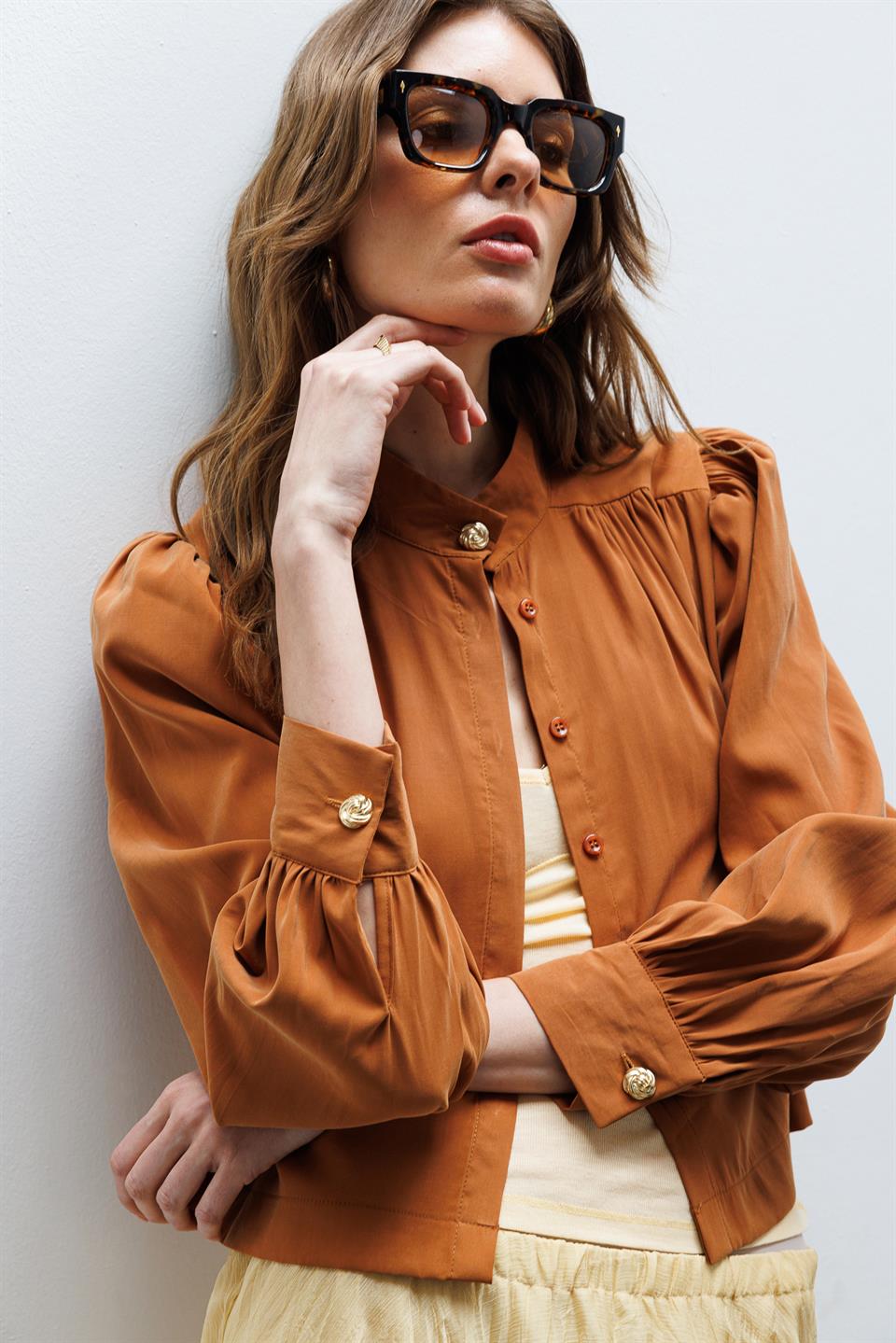 Taba Dik Yaka Balon Kollu Crop Gömlek