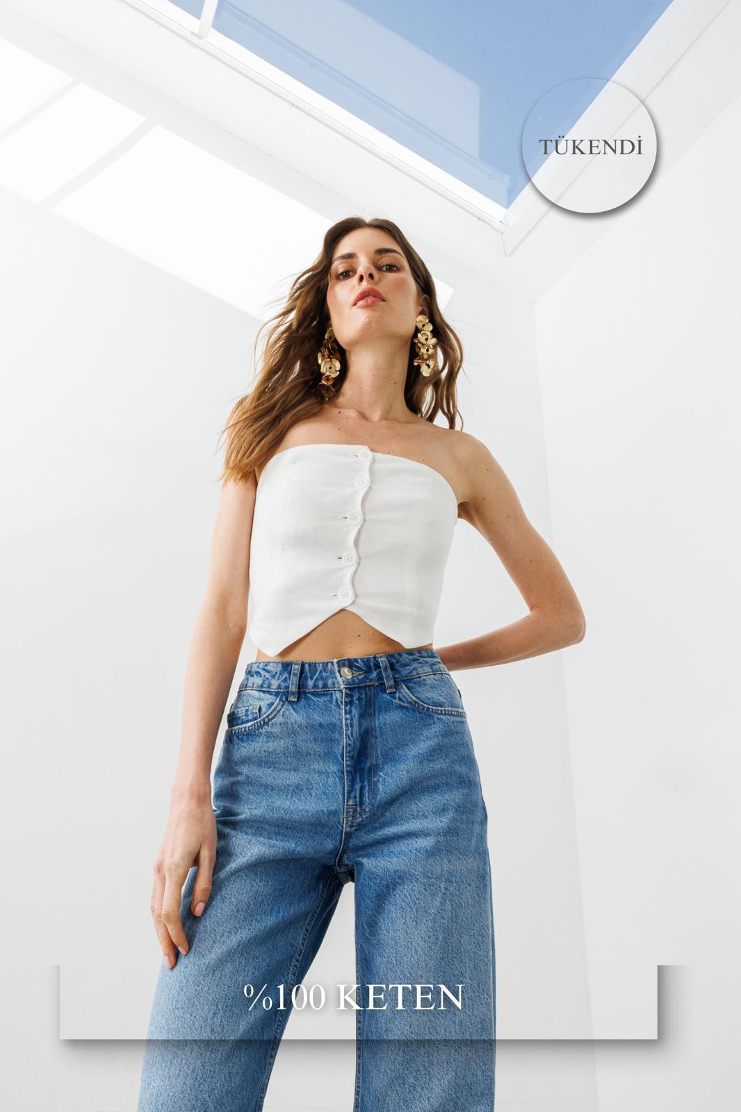 Beyaz Asimetrik Düğmeli Keten Bluz