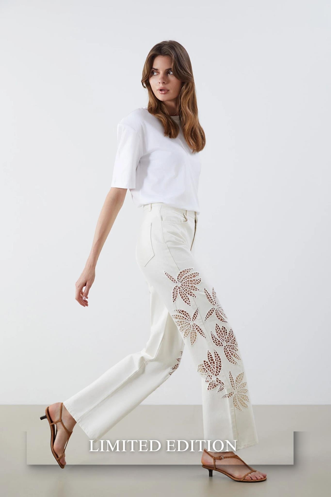 Beyaz Yüksek Bel Nakışlı Denim Pantolon