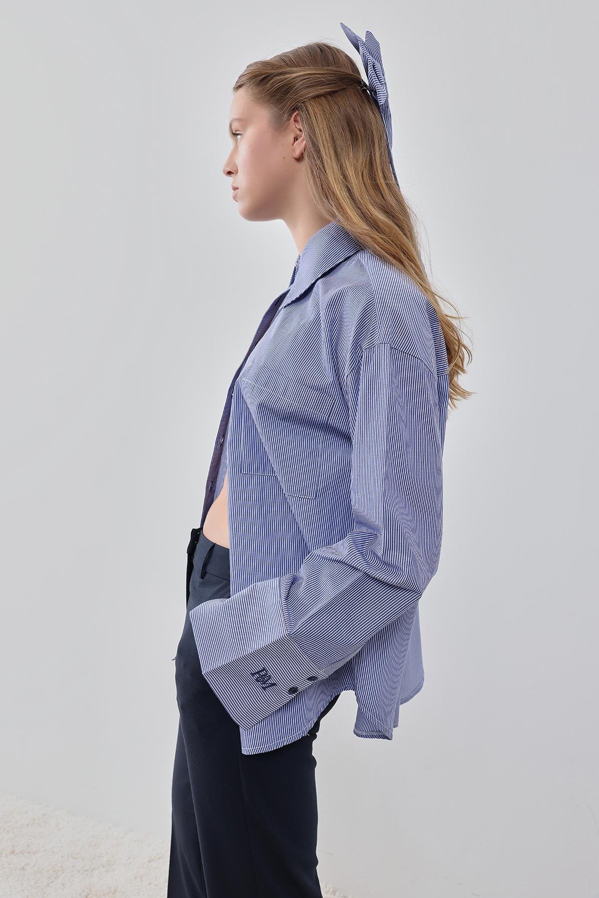 Lacivert-Çizgili Uzun Kollu Geniş Manşetli Gömlek