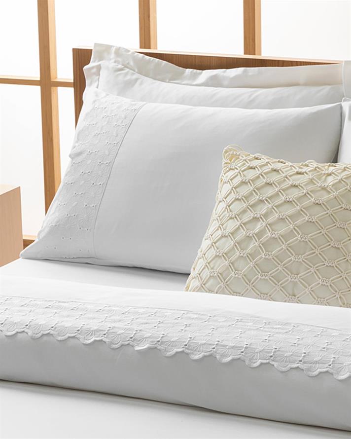  Lenjerie de pat completă, pentru două persoane, Laris,Bumbac satinat cu broderie, 200x220 cm, Alb