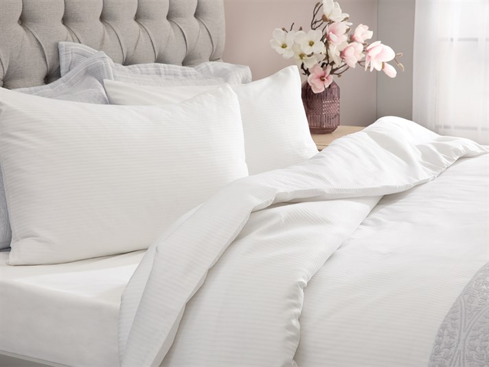 4MM ÇİZGİLİ 120 Tel  SET LENJERIE DE PAT 200x220 cm White